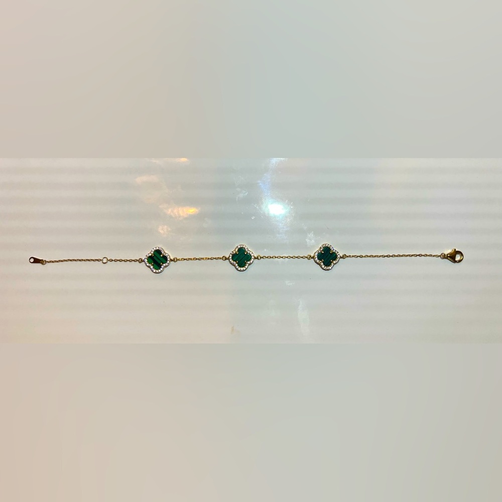 Clover gold plated bracelet. Green w/ pave crystals. Gorgeous & new! 💎